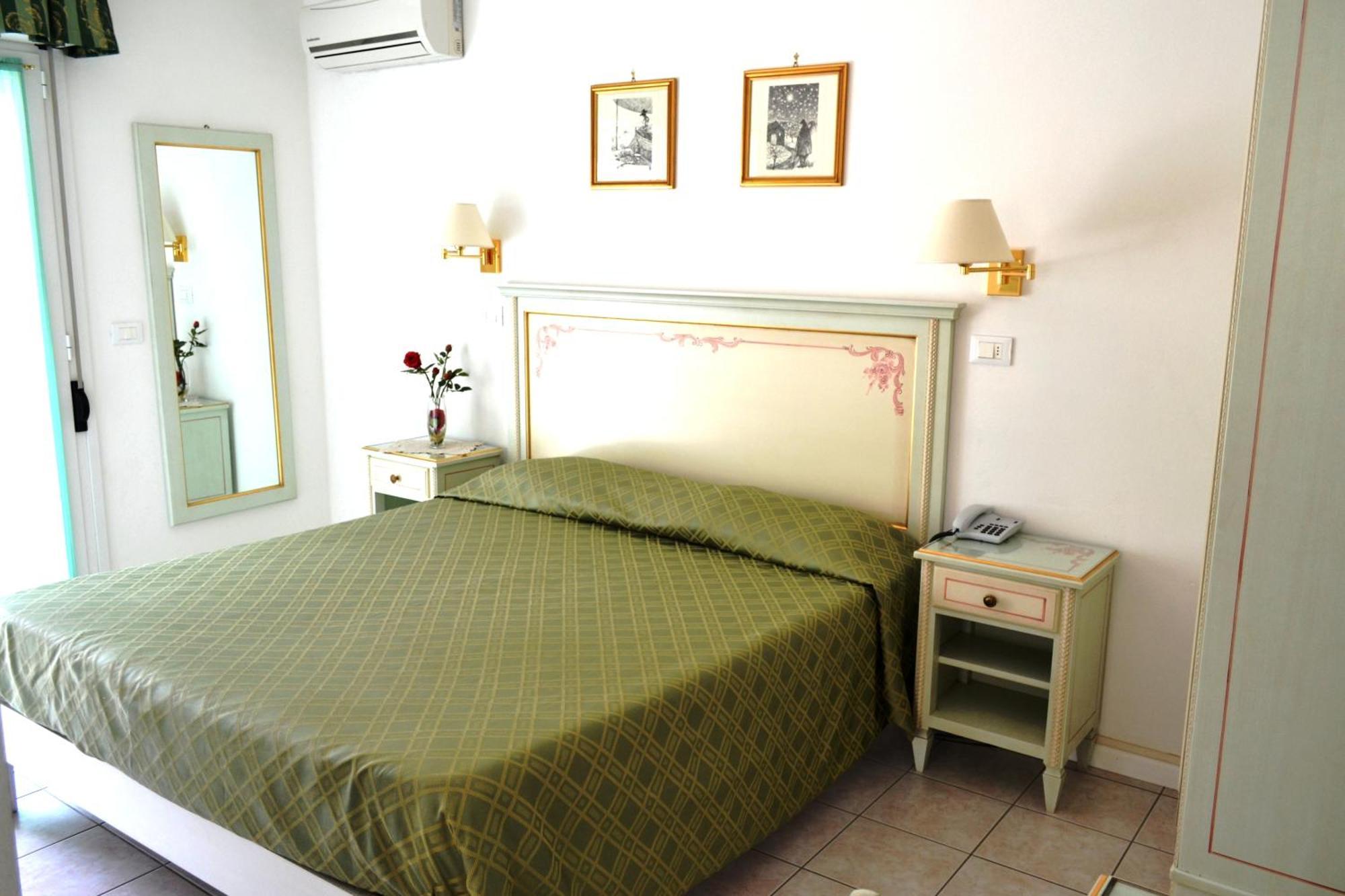Hotel Oasi 3*