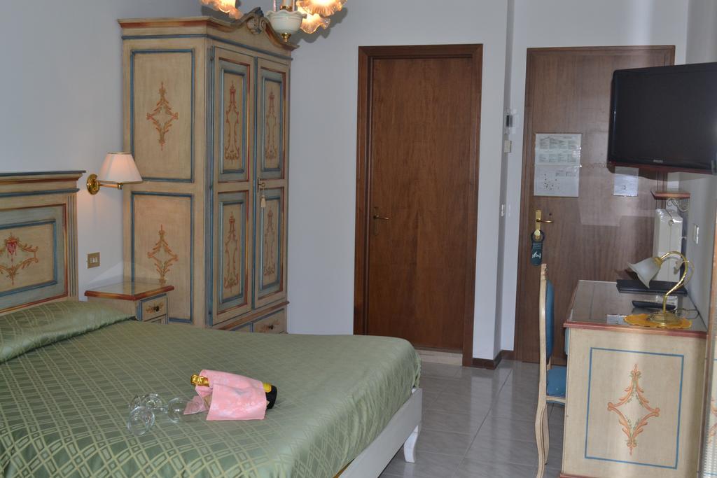 Hotel Oasi 3*